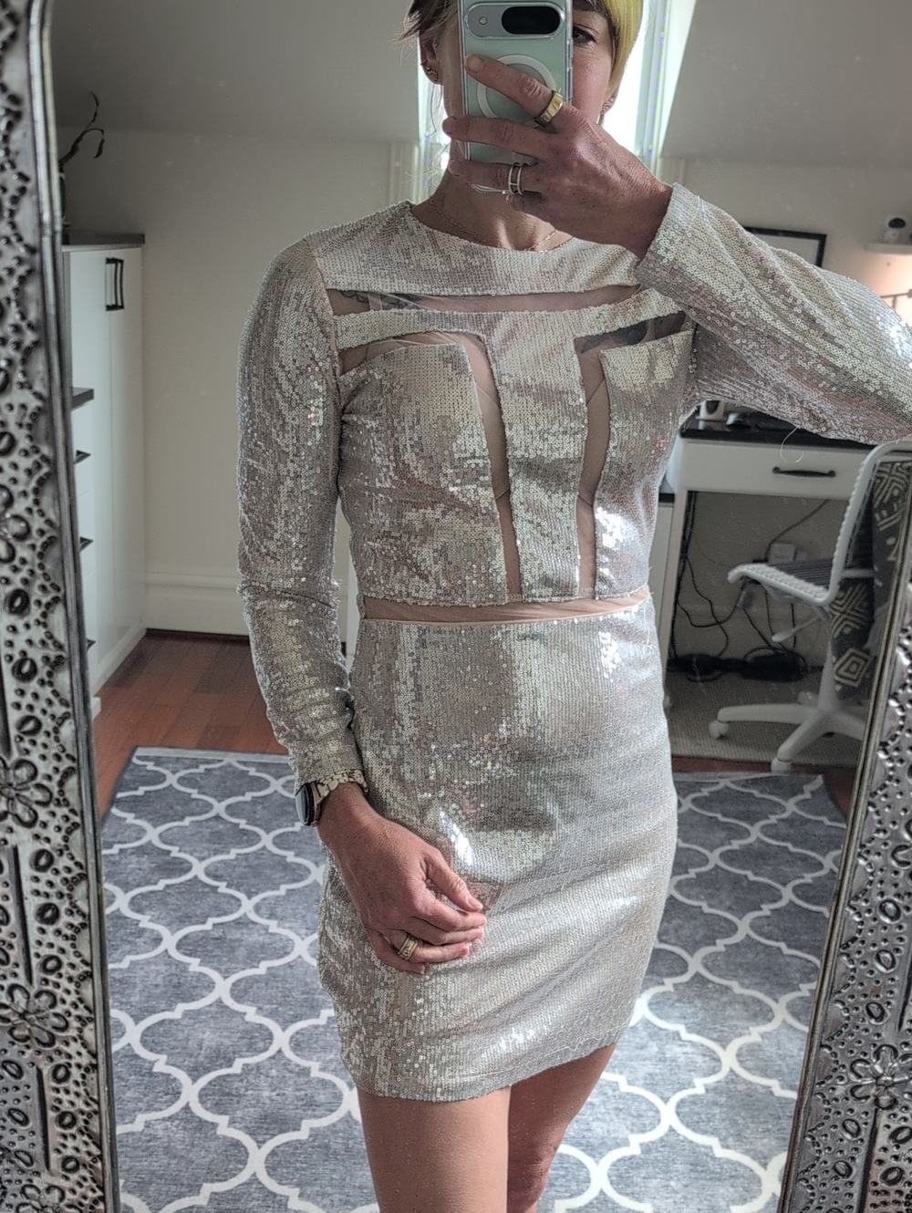 Beautiful Vintage Sequin Long-Sleeve Mini Dress - Silver